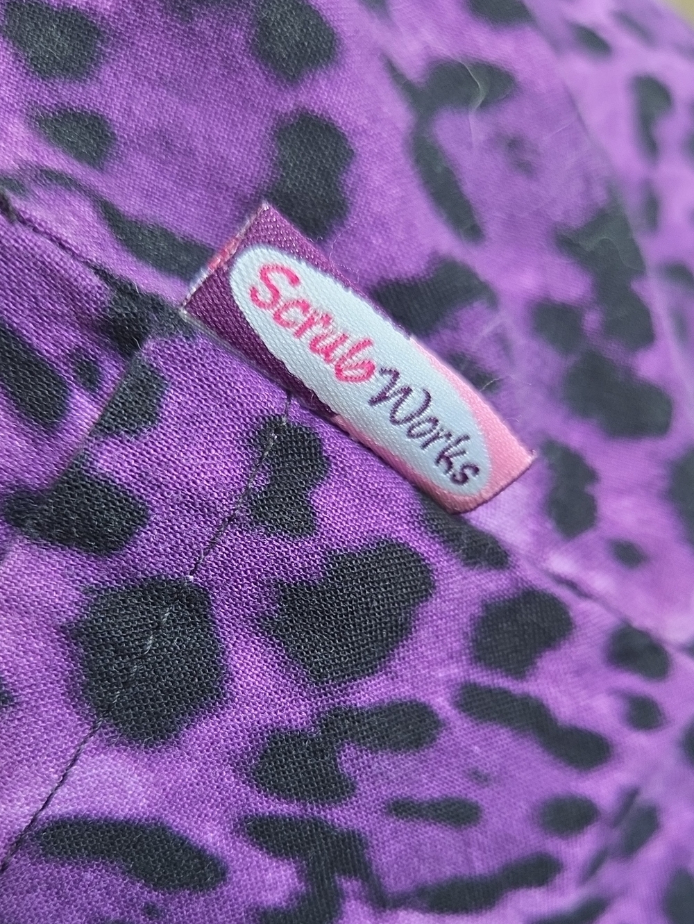 Scrub Works Purple Leopard Print V-Neck Women's Scrub Top - Picture 4 of 4